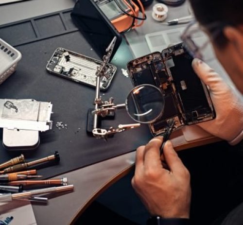 technician-carefully-inspect-the-internal-parts-of-the-smartphone-in-a-modern-repair-shop-e1621920343717-p7o8en3fug7zbmybvlfnqb4ar2womo1ygkzxom77tk